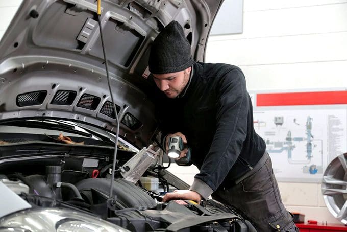 The Pros and Cons of Being a Self-Employed Mechanic