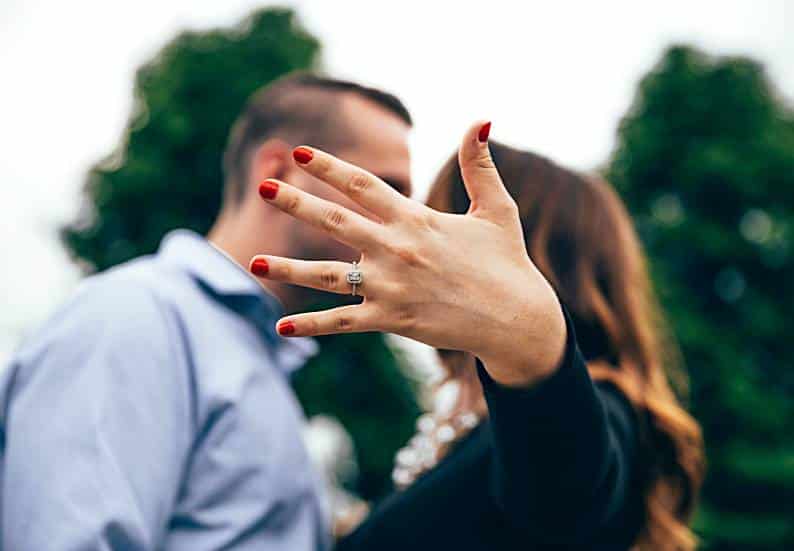 How Fashion Trends Influence the Designs of Modern Engagement Rings