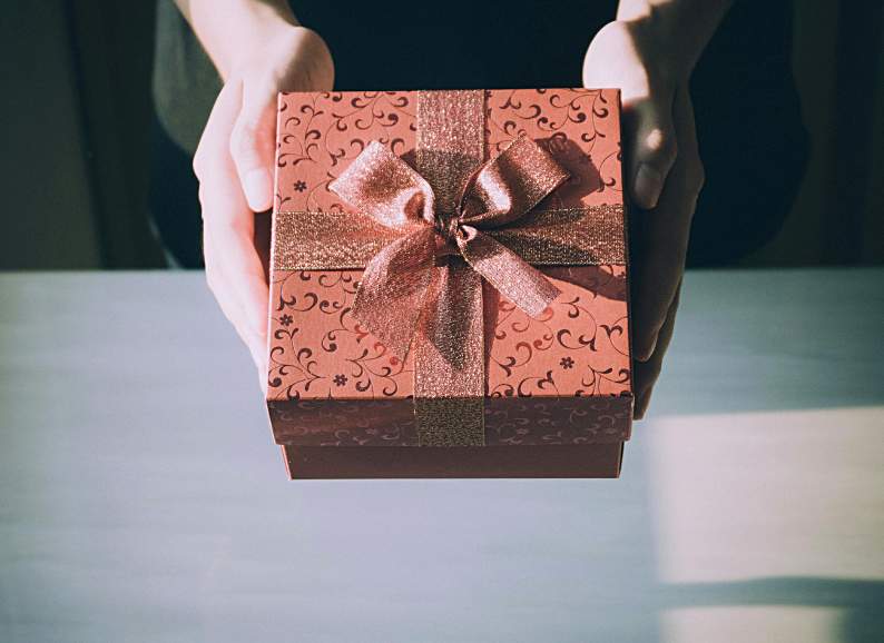 Creative Ways to Add a Personal Touch to the Gift